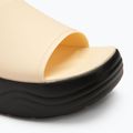 Moteriškos šlepetės Crocs Skyline Slide vanilla/black 7