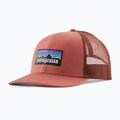 Kepurė su snapeliu Patagonia P-6 Logo Trucker potters red