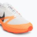 Vyriški bėgimo batai Nike Kiger 10 white/photon dust/total orange/black 7