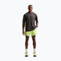 Vyriški bėgimo šortai Nike Stride Dri-Fit 2in1 7" volt ice 2