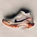 Moteriški bėgimo bateliai Nike ACG Zegama Trail summit white/phantom/safety orange/black 8