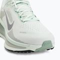 Moteriški bėgimo batai Nike Vomero 18 barely green/steam/metallic silver 7