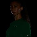 Moteriški bėgimo marškinėliai su ilgomis rankovėmis  Nike Swift Dri-FIT UV illusion green 4