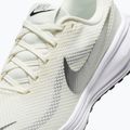 Moteriški bėgimo batai Nike Revolution 8 sail/white/black/metallic silver 7