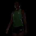 Moteriški bėgimo marškinėliai Nike Swift Dri-Fit Tank Top illusion green 7