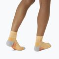 Bėgimo kojinės ASICS Performance Run Quarter faded orange 4