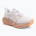 Moteriški bėgimo batai ASICS Novablast 5 white/fawn