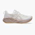 Moteriški bėgimo batai ASICS Novablast 5 white/fawn