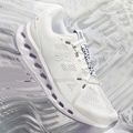 Vyriški bėgimo bateliai On Cloudsurfer white/frost 8