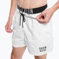 Vyriški Calvin Klein vidutinio dydžio maudymosi šortai su dviguba juosmens juosta, balti 8