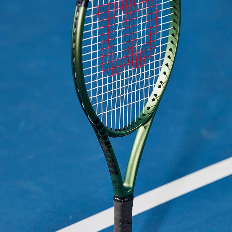 Wilson Blade 25 V8.0 vaikiška teniso raketė juoda-žalia WR079310U 8