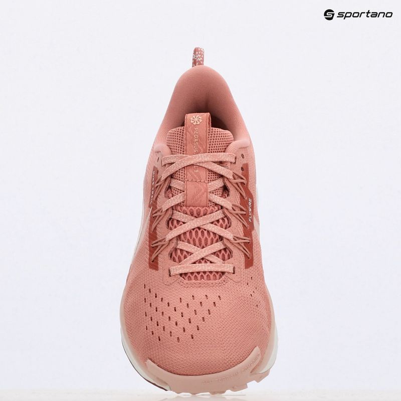 Moteriški bėgimo batai Nike Pegasus Trail 5 red stardust/ red sepia/ photon dust/ pink oxford 9
