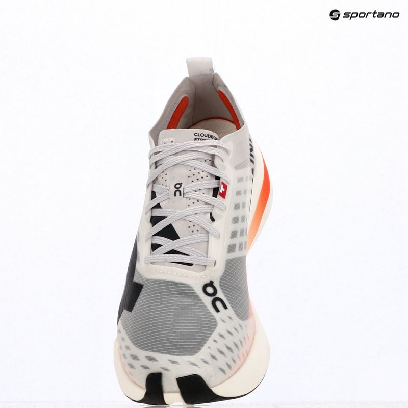 Moterų bėgimo bateliai On Running Cloudboom Strike white/black 13