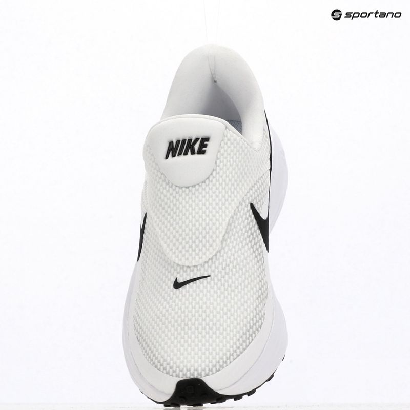 Moteriški bėgimo batai Nike Revolution 8 EasyOn white/wolf grey/black 17