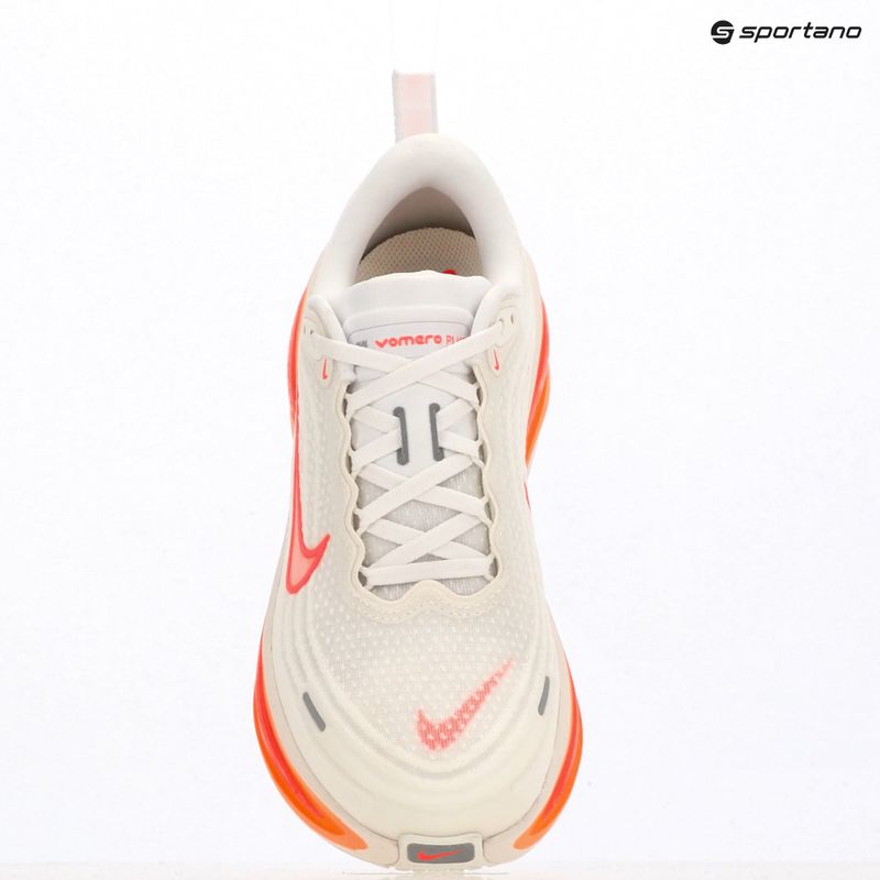 Moteriški bėgimo bateliai Nike Vomero Plus sail/white/orange pulse/hot lava 9