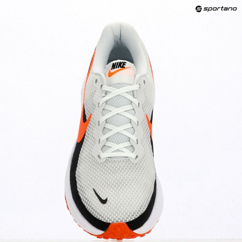 Vyriški bėgimo batai Nike Revolution 8 off white/white/black/total orange 6