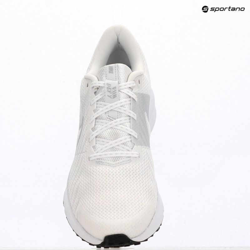 Vyriški bėgimo batai Nike Run Defy white/black/pure platinum 6