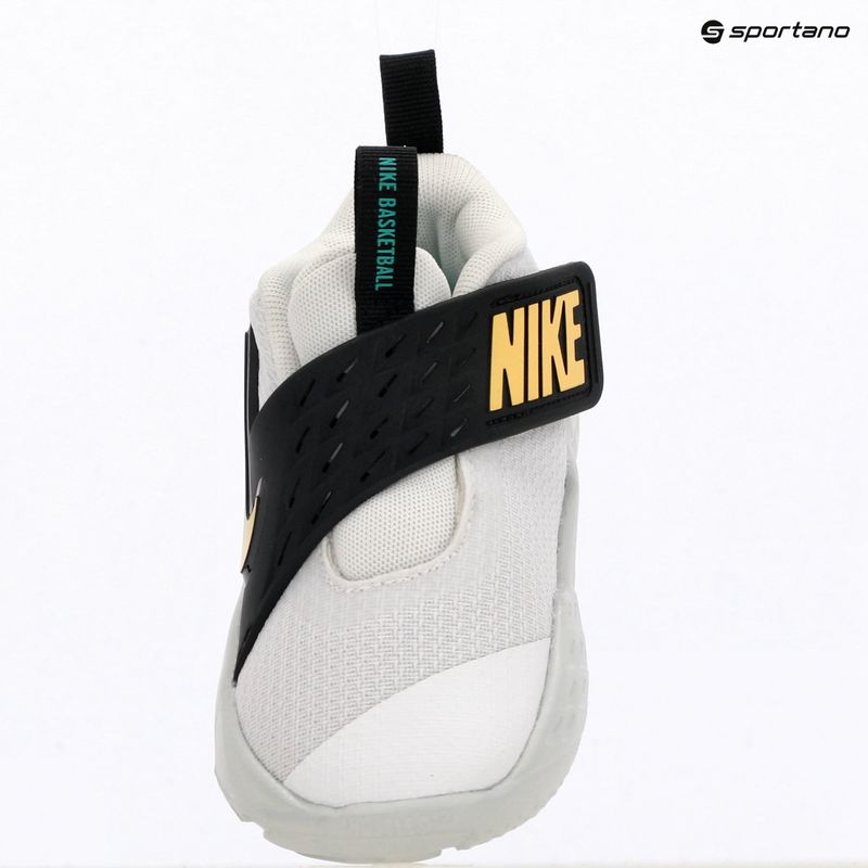 Vaikiški batai Nike Team Hustle D 12 white/black/clear emerald/topaz gold 6