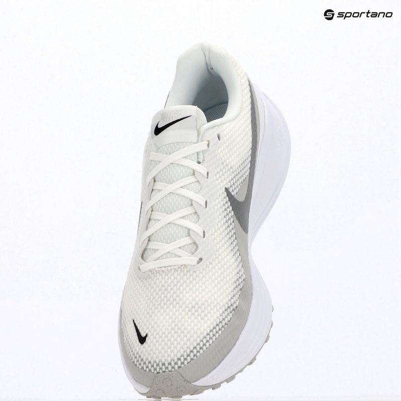 Vyriški bėgimo batai Nike Revolution 8 summit white/white/metallic silver 14