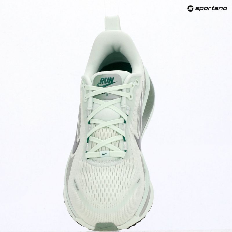 Moteriški bėgimo batai Nike Vomero 18 barely green/steam/metallic silver 14