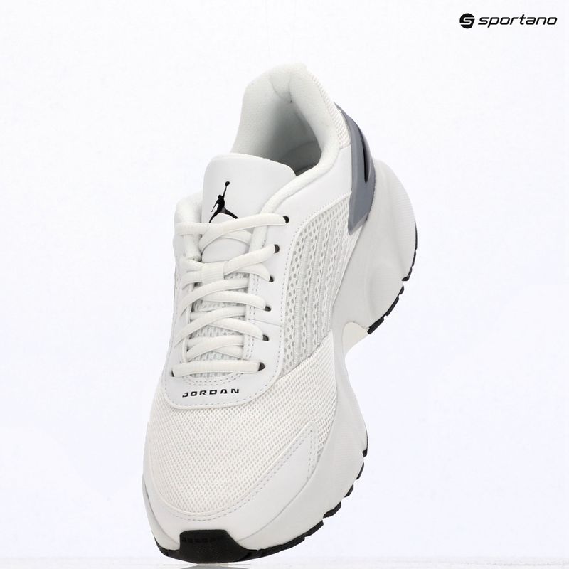 Moteriški batai Jordan Trunner Flow summit white/metallic silver/black 9