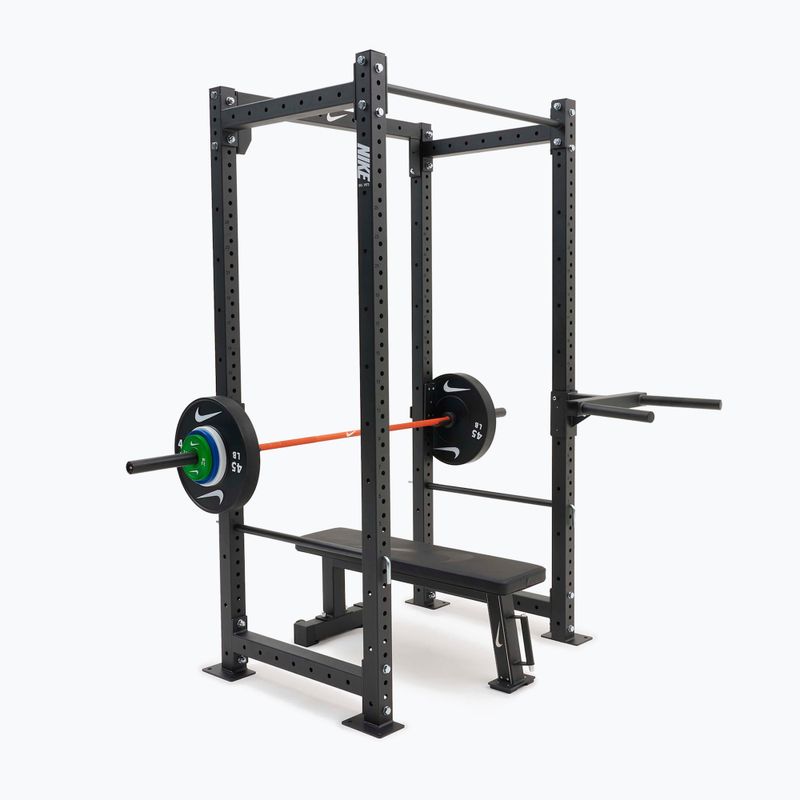 Porankiai prie treniruoklio komplekso Nike Strength Dip Station black 3