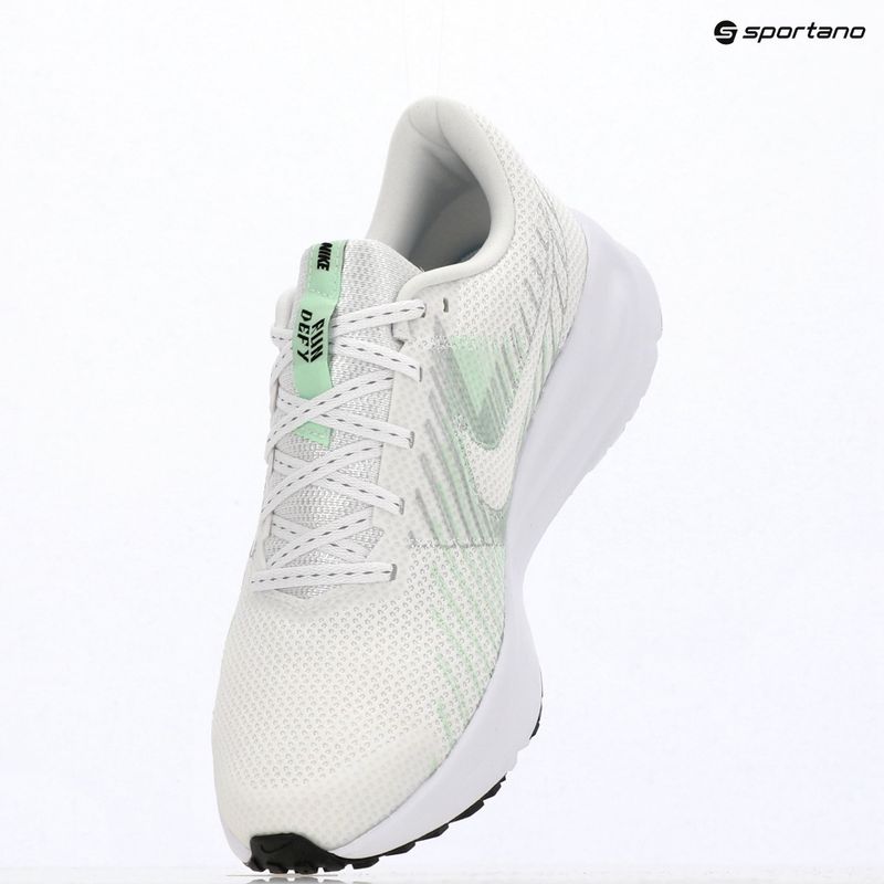 Moteriški bėgimo batai Nike Run Defy white/cucumber calm/black/illusion green 6