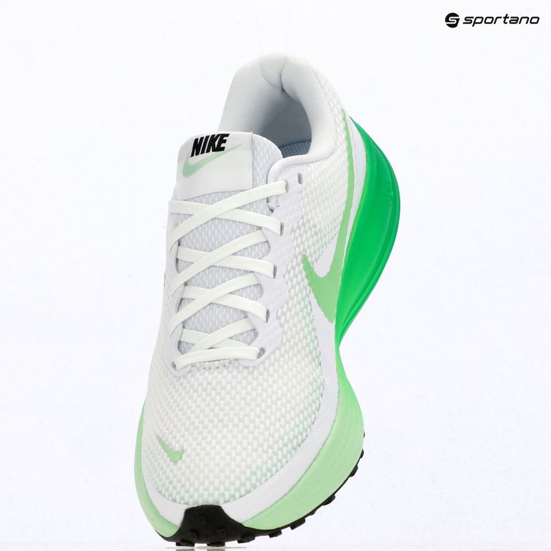 Moteriški bėgimo batai Nike Revolution 8 white/cucumber calm/illusion green 5