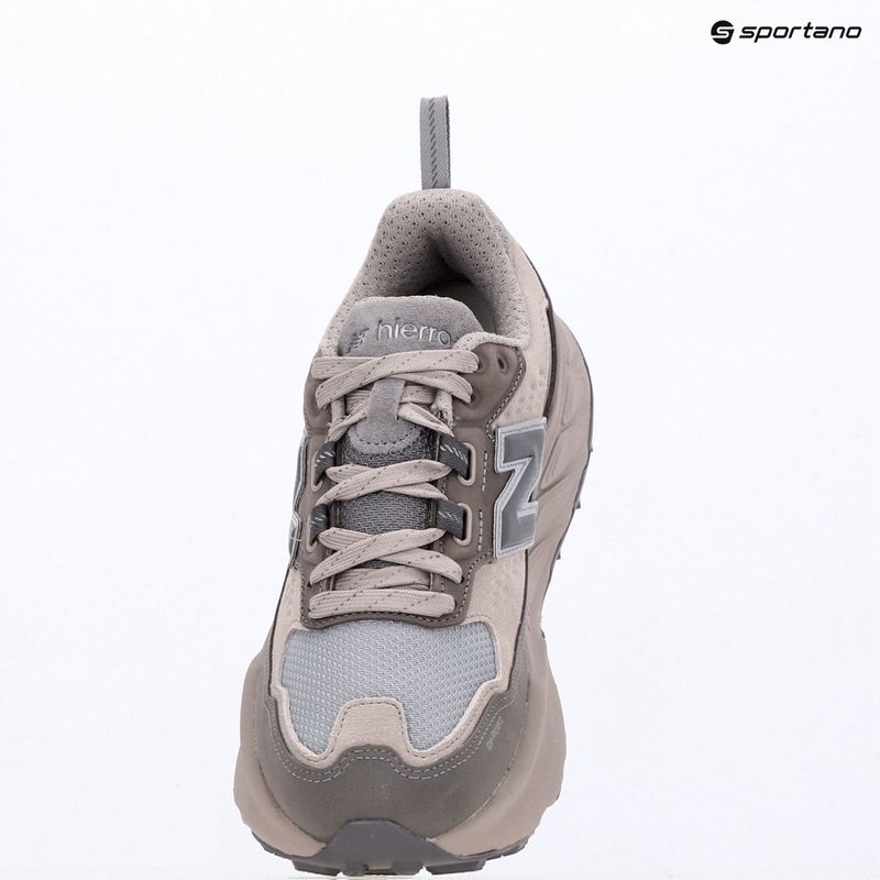 Moteriški bėgimo batai New Balance Hierro Trek Nubuck Vamp V9 truffle salt/off-line grey 14