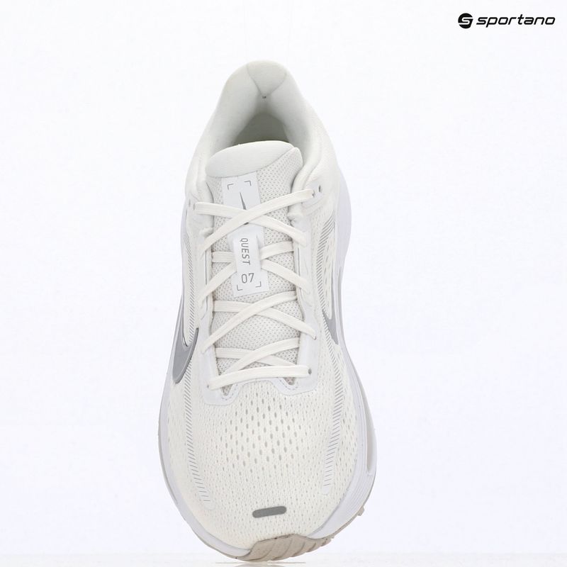 Moteriški bėgimo batai Nike Quest 7 white/vast grey/vast grey/wolf grey 10