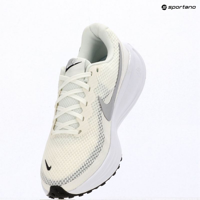 Moteriški bėgimo batai Nike Revolution 8 sail/white/black/metallic silver 18