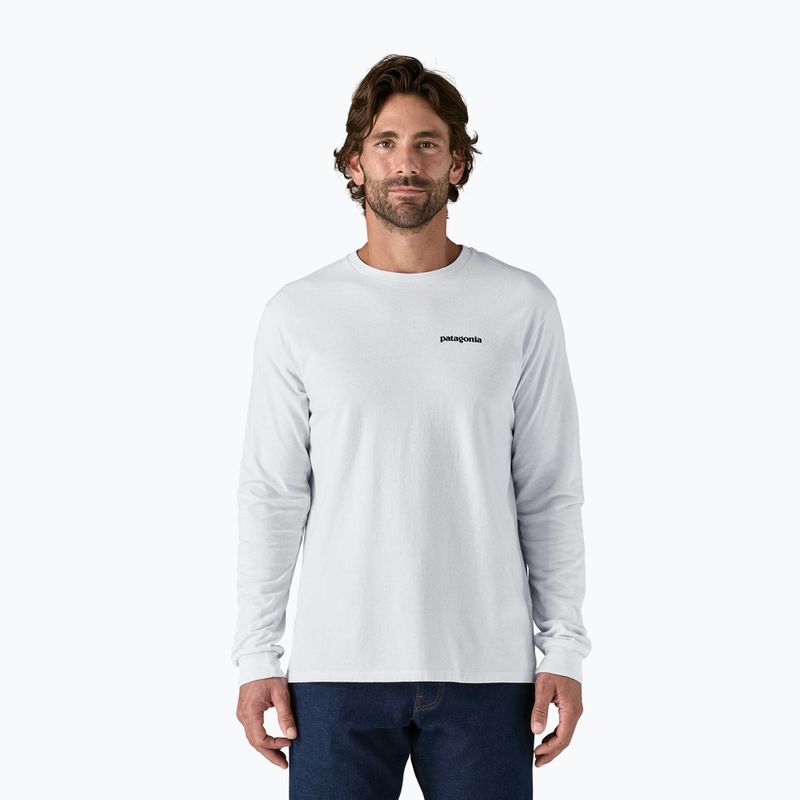 Vyriški marškinėliai ilgomis rankovėmis Patagonia P-6 Logo Responsibili white