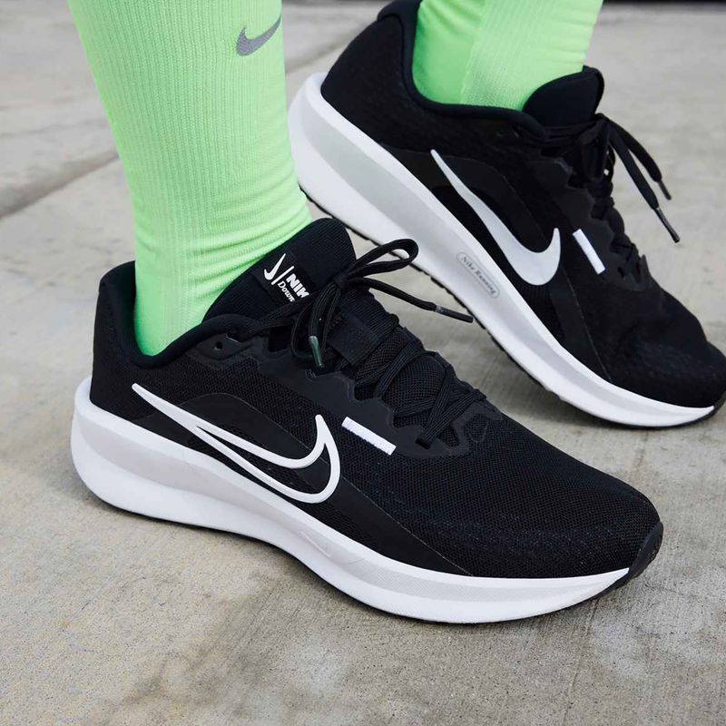 Moteriški bėgimo batai Nike Downshifter 13 astronomy black / white / dark smoke grey 15