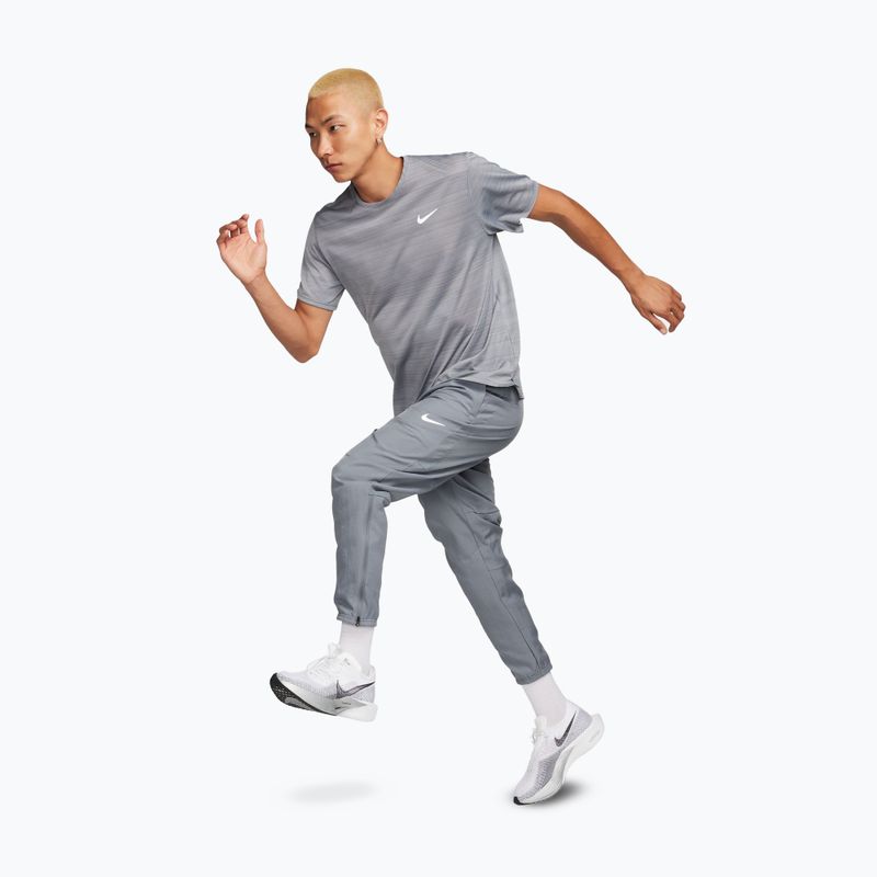 Vyriškos kelnės Nike Dri-Fit Challenger Woven smoke grey/black 2