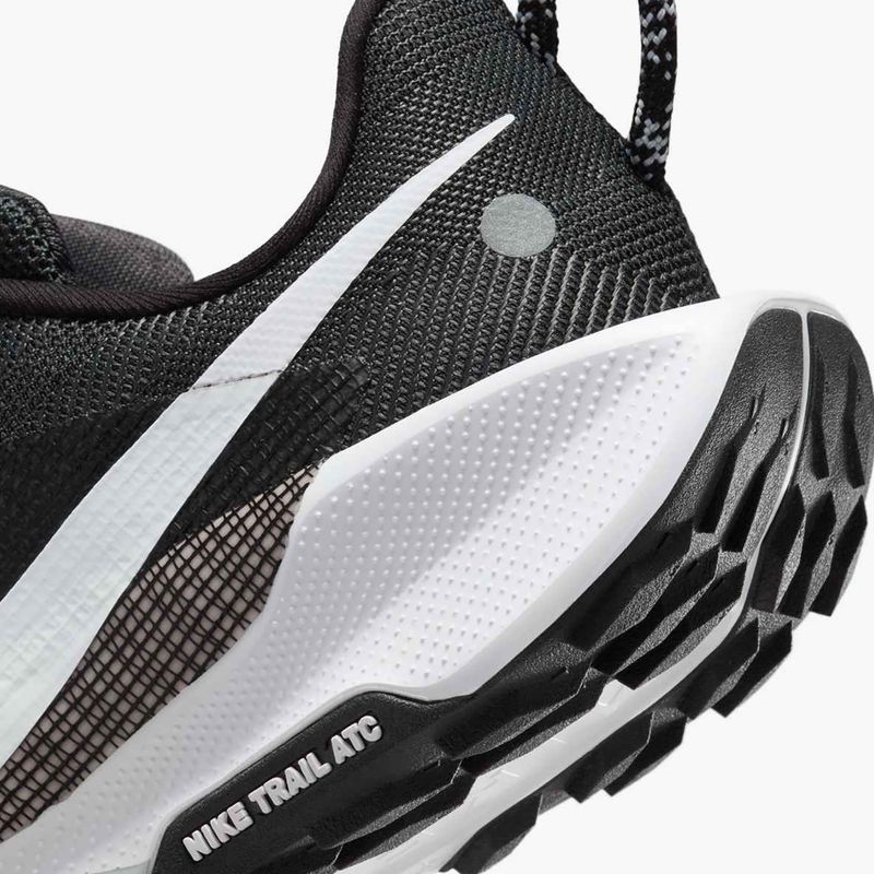 Moteriški bėgimo batai Nike Pegasus Trail 5 black / white / anthracite / wolf grey 10