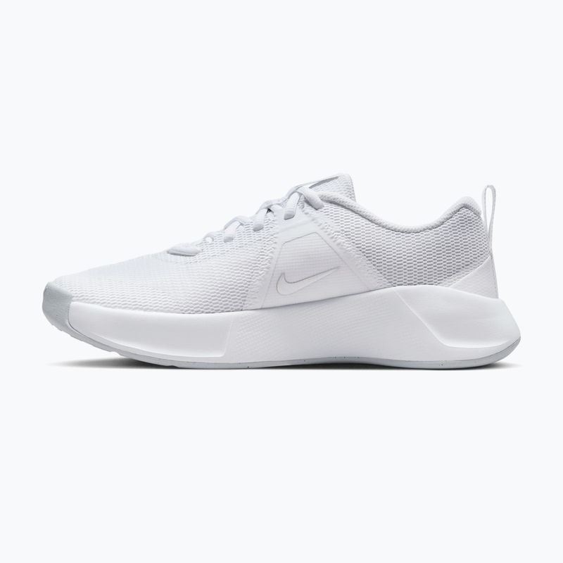 Moteriški treniruočių batai Nike MC Trainer 3 white/photon dust/metallic platinum 2
