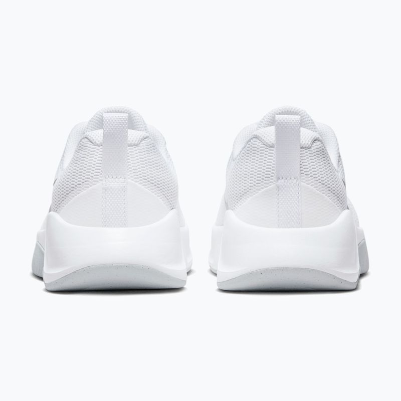 Moteriški treniruočių batai Nike MC Trainer 3 white/photon dust/metallic platinum 4