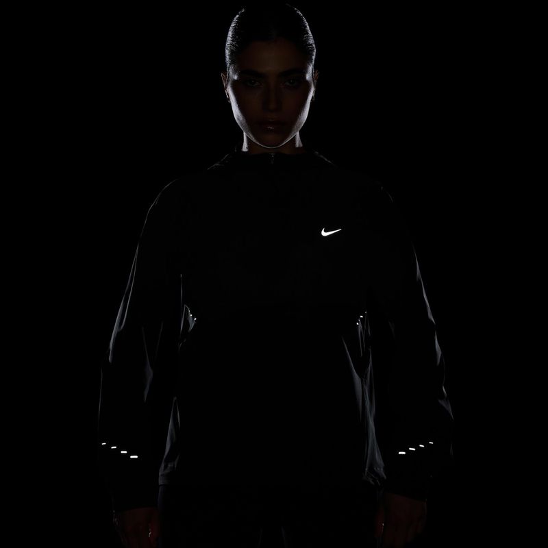 Moteriška bėgimo striukė Nike Swift black 10