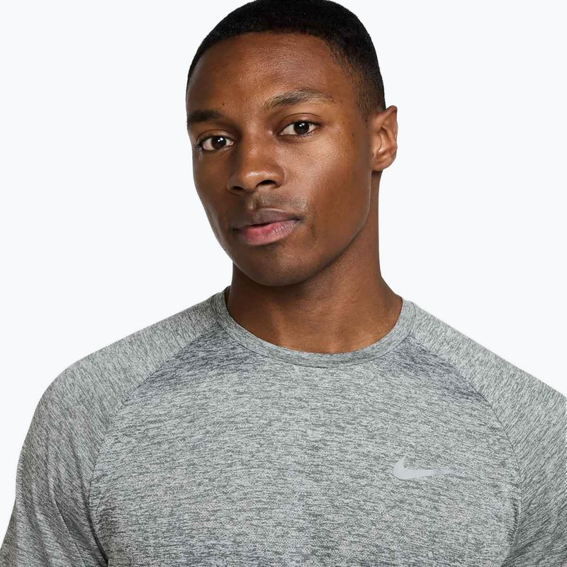 Vyriški bėgimo marškinėliai Nike Stride ADV smoke grey / heather 3