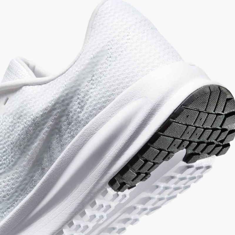 Moteriški bėgimo batai Nike Run Defy white / pure platinum / black 9
