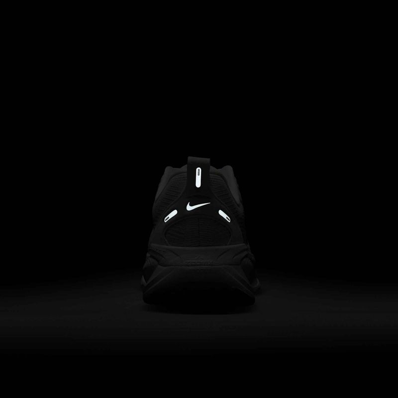 Moteriški bėgimo bateliai Nike Vomero 18 white/photon dust/metallic silver 10