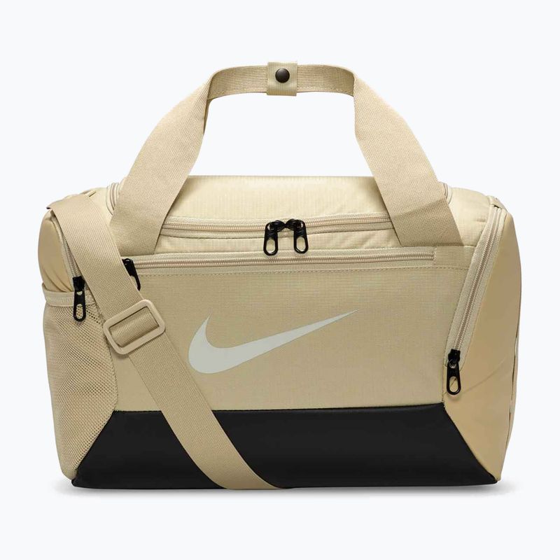 Nike Brasilia 9.5 Duffle 25 l dykumos chaki/juoda/juodos spalvos sporto krepšys