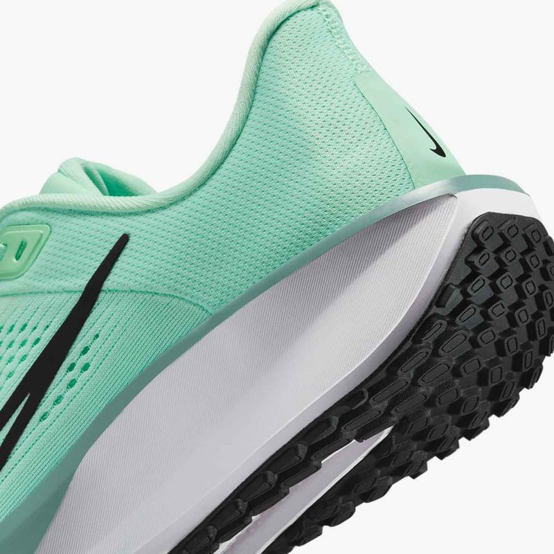 Moteriški bėgimo batai Nike Quest 6 mint foam / black / cannon / white 9