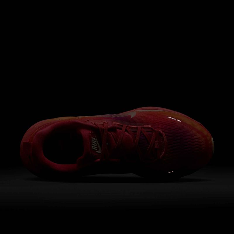 Moteriški bėgimo bateliai Nike Vomero 18 SE ember glow/sweet beet/marrakesh/washed coral 9
