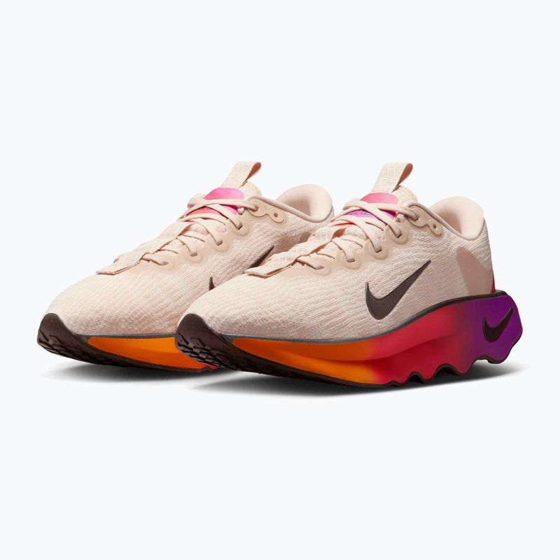 Moteriški treniruočių batai Nike Motiva SE pearl white/pale ivory/vivid purple/mtl gold grain 3