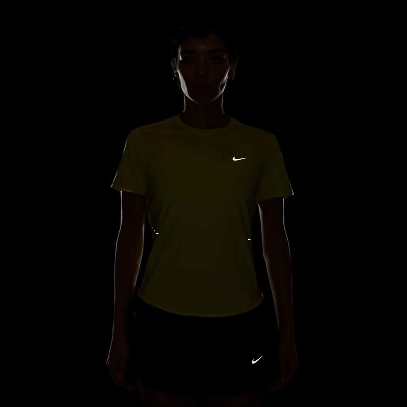 Moteriški bėgimo marškinėliai Nike Swift Dri-Fit light zitron 4