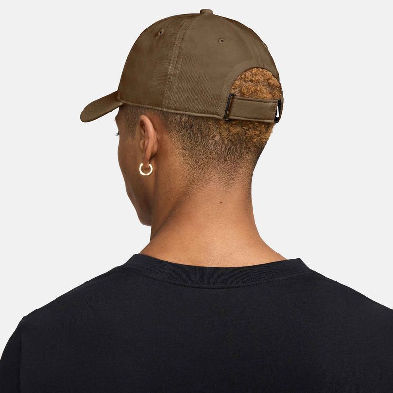 Nike Dri-FIT Club beisbolo kepuraitė mosswood brown/white 2