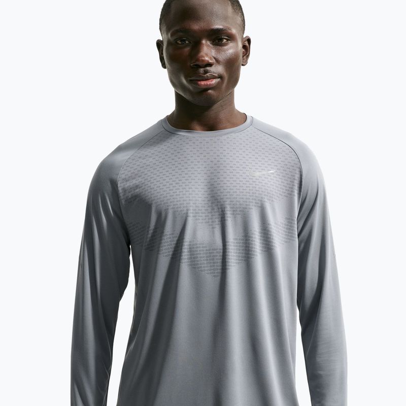 Vyriški bėgimo marškinėliai su ilgomis rankovėmis Nike Stride Dri-Fit ADV Smoke Grey 4