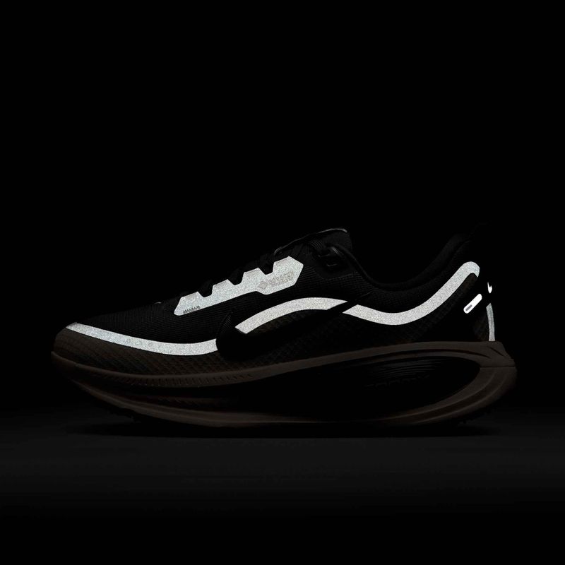 Moteriški bėgimo bateliai Nike Vomero 18 GORE-TEX black/crimson tint/black/black 8