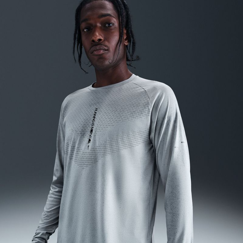 Vyriški bėgimo marškinėliai su ilgomis rankovėmis Nike Stride Dri-Fit ADV light smoke grey 3